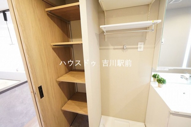 apartment 埼玉県吉川市木売１丁目9-4 クレオメデス101
