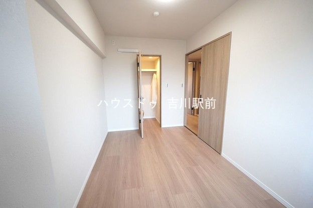 apartment 埼玉県吉川市木売１丁目9-4 クレオメデス101