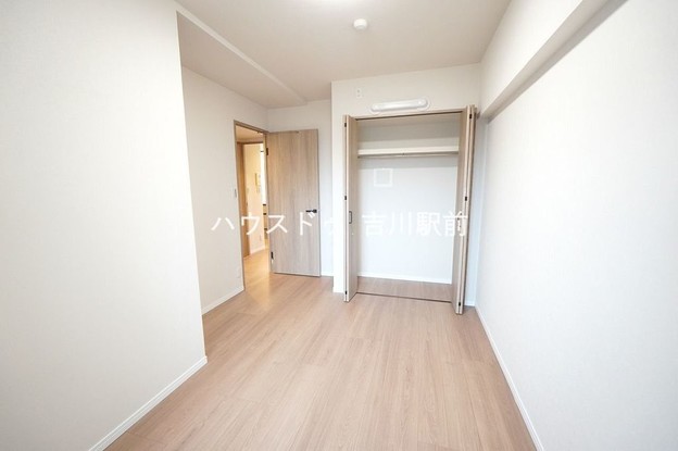 apartment 埼玉県吉川市木売１丁目9-4 クレオメデス101