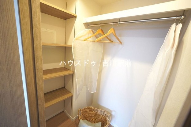 apartment 埼玉県吉川市木売１丁目9-4 クレオメデス101