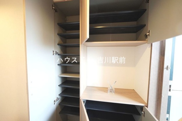 apartment 埼玉県吉川市木売１丁目9-4 クレオメデス101