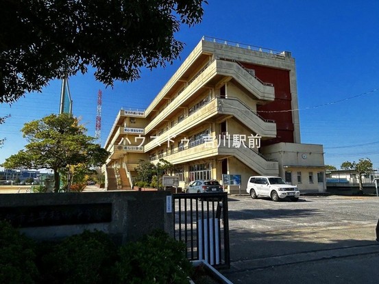 apartment 埼玉県吉川市木売１丁目9-4 クレオメデス101