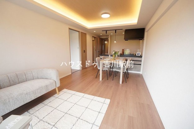 apartment 埼玉県吉川市木売１丁目9-4 クレオメデス101