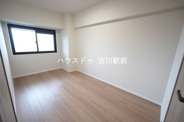 apartment 埼玉県吉川市木売１丁目9-4 クレオメデス101