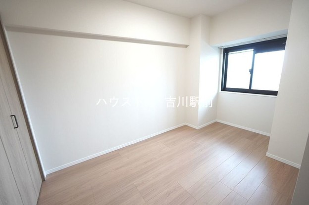 apartment 埼玉県吉川市木売１丁目9-4 クレオメデス101