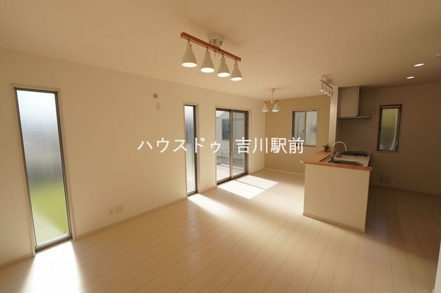 detached 埼玉県吉川市木売１丁目9-4 クレオメデス101