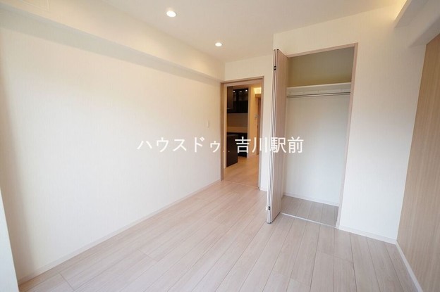 apartment 埼玉県吉川市木売１丁目9-4 クレオメデス101