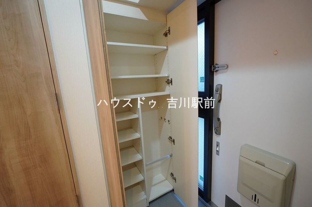 apartment 埼玉県吉川市木売１丁目9-4 クレオメデス101