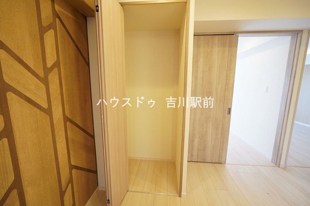 apartment 埼玉県吉川市木売１丁目9-4 クレオメデス101