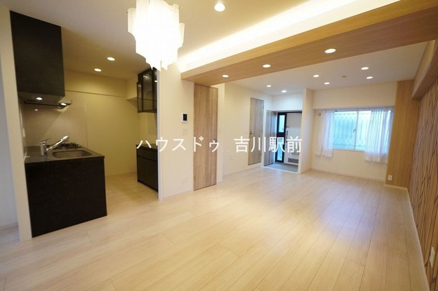apartment 埼玉県吉川市木売１丁目9-4 クレオメデス101