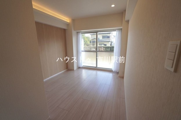 apartment 埼玉県吉川市木売１丁目9-4 クレオメデス101