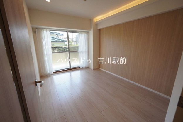 apartment 埼玉県吉川市木売１丁目9-4 クレオメデス101