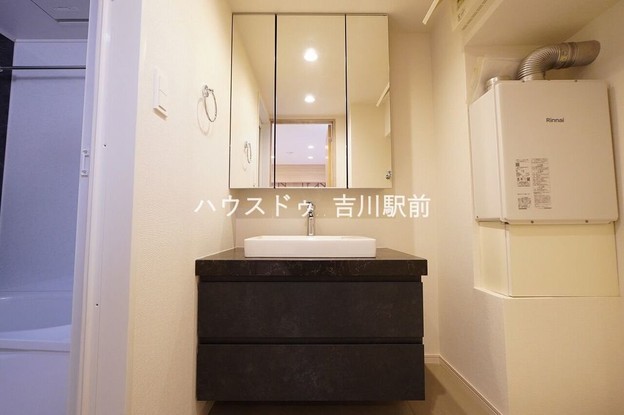 apartment 埼玉県吉川市木売１丁目9-4 クレオメデス101