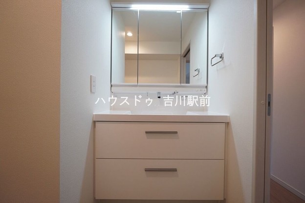 apartment 埼玉県吉川市木売１丁目9-4 クレオメデス101