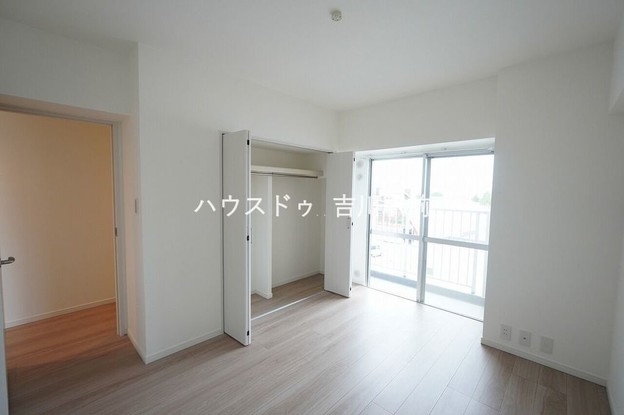 apartment 埼玉県吉川市木売１丁目9-4 クレオメデス101