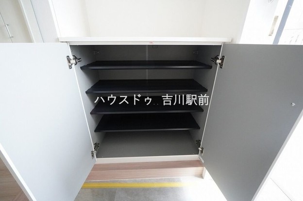 apartment 埼玉県吉川市木売１丁目9-4 クレオメデス101
