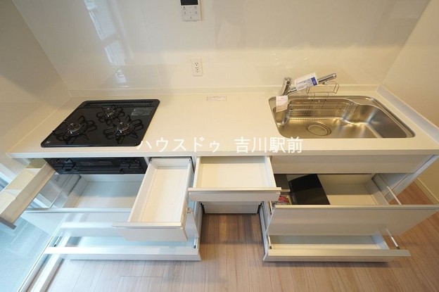 apartment 埼玉県吉川市木売１丁目9-4 クレオメデス101