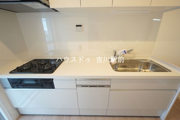 apartment 埼玉県吉川市木売１丁目9-4 クレオメデス101