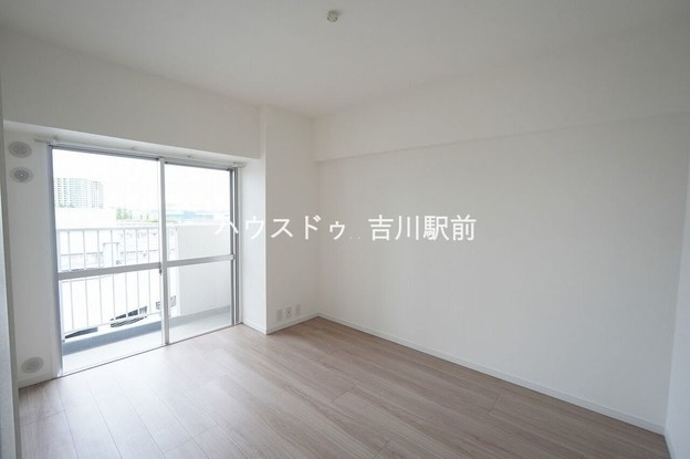 apartment 埼玉県吉川市木売１丁目9-4 クレオメデス101