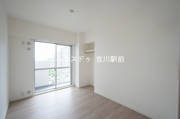 apartment 埼玉県吉川市木売１丁目9-4 クレオメデス101