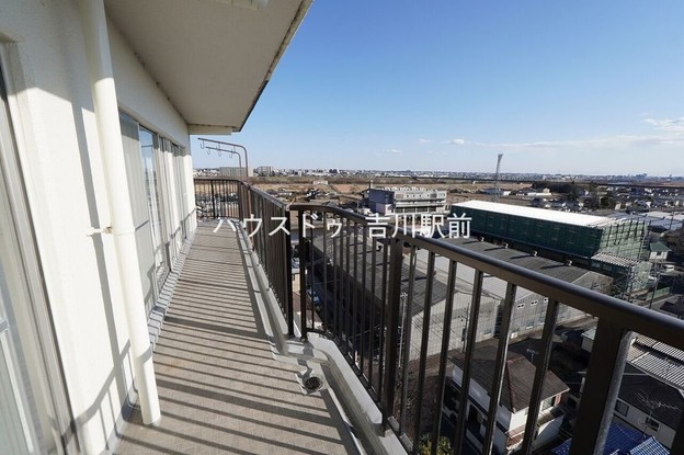 apartment 埼玉県吉川市木売１丁目9-4 クレオメデス101