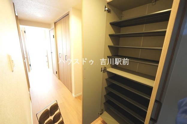 apartment 埼玉県吉川市木売１丁目9-4 クレオメデス101