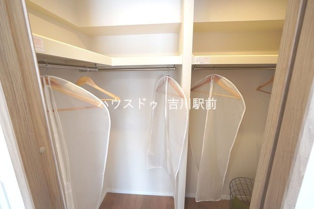 apartment 埼玉県吉川市木売１丁目9-4 クレオメデス101