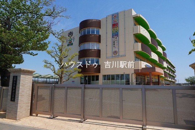apartment 埼玉県吉川市木売１丁目9-4 クレオメデス101