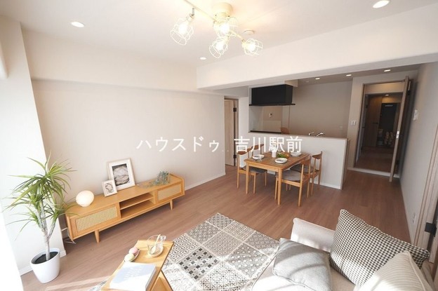 apartment 埼玉県吉川市木売１丁目9-4 クレオメデス101