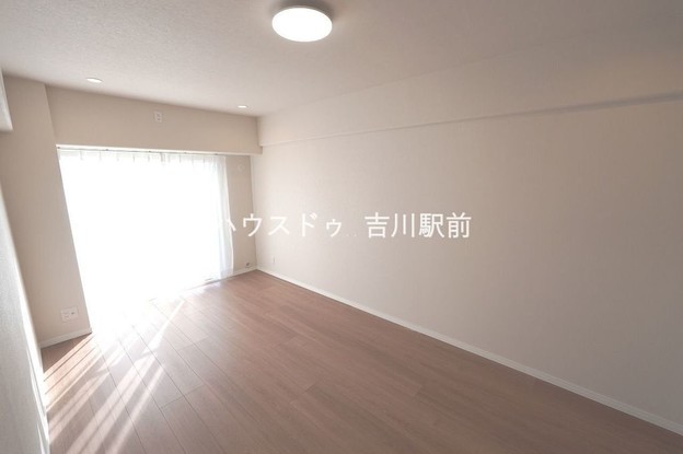 apartment 埼玉県吉川市木売１丁目9-4 クレオメデス101