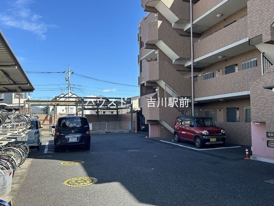 apartment 埼玉県吉川市木売１丁目9-4 クレオメデス101