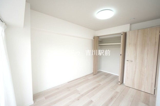 apartment 埼玉県吉川市木売１丁目9-4 クレオメデス101