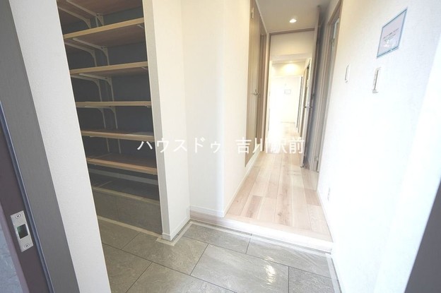 apartment 埼玉県吉川市木売１丁目9-4 クレオメデス101