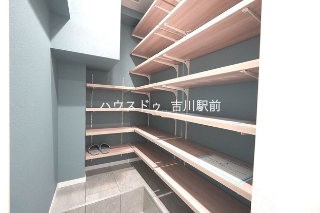 apartment 埼玉県吉川市木売１丁目9-4 クレオメデス101