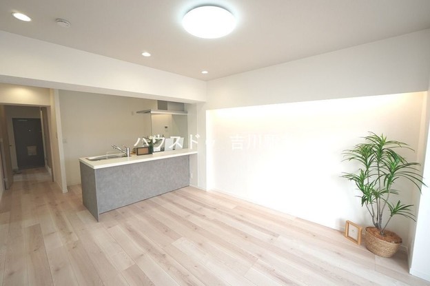 apartment 埼玉県吉川市木売１丁目9-4 クレオメデス101