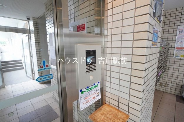 apartment 埼玉県吉川市木売１丁目9-4 クレオメデス101