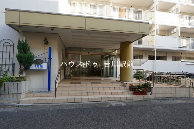 apartment 埼玉県吉川市木売１丁目9-4 クレオメデス101