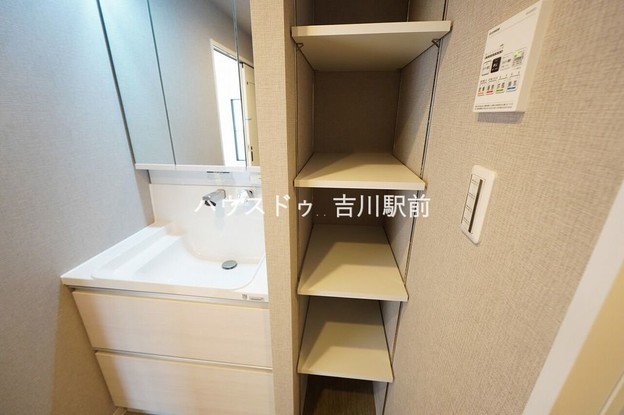 apartment 埼玉県吉川市木売１丁目9-4 クレオメデス101