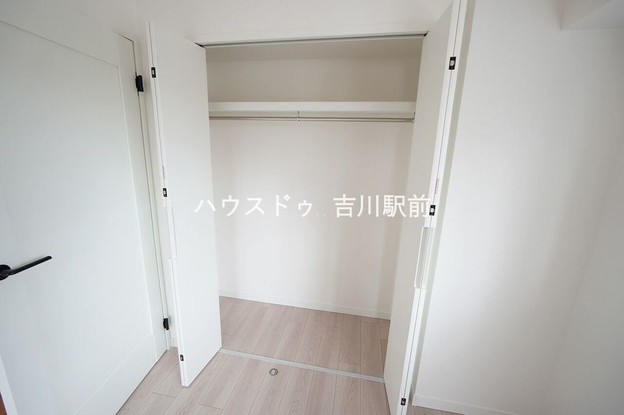 apartment 埼玉県吉川市木売１丁目9-4 クレオメデス101