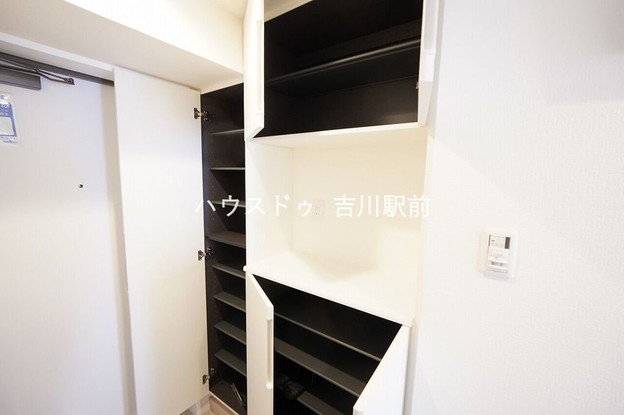 apartment 埼玉県吉川市木売１丁目9-4 クレオメデス101