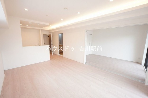apartment 埼玉県吉川市木売１丁目9-4 クレオメデス101