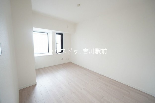 apartment 埼玉県吉川市木売１丁目9-4 クレオメデス101