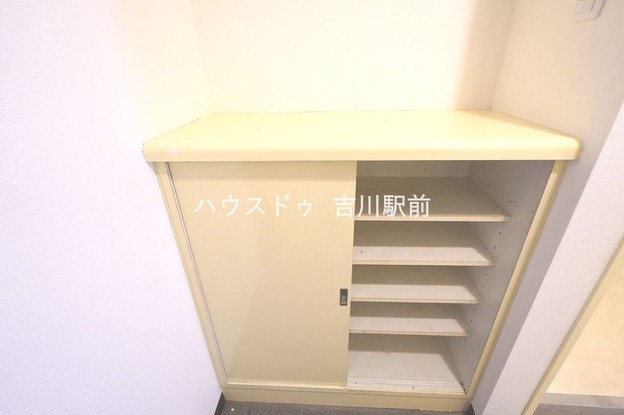 apartment 埼玉県吉川市木売１丁目9-4 クレオメデス101