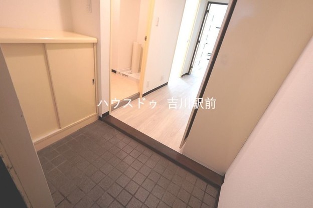 apartment 埼玉県吉川市木売１丁目9-4 クレオメデス101