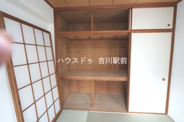 apartment 埼玉県吉川市木売１丁目9-4 クレオメデス101