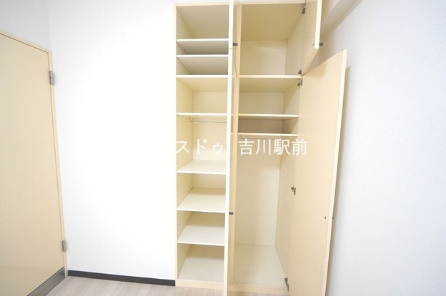apartment 埼玉県吉川市木売１丁目9-4 クレオメデス101
