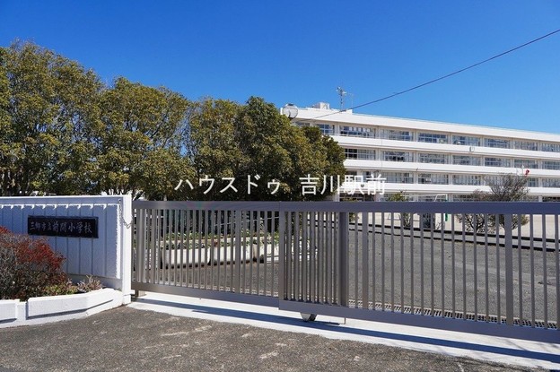 apartment 埼玉県吉川市木売１丁目9-4 クレオメデス101