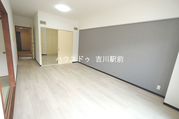 apartment 埼玉県吉川市木売１丁目9-4 クレオメデス101