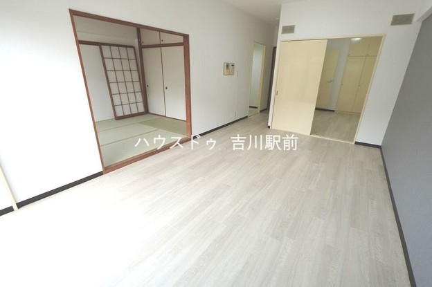 apartment 埼玉県吉川市木売１丁目9-4 クレオメデス101