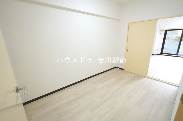 apartment 埼玉県吉川市木売１丁目9-4 クレオメデス101